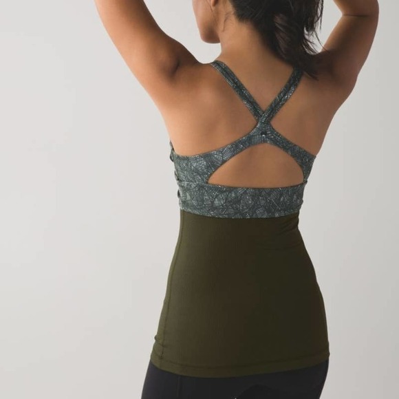 Lululemon Wrap It‎ Up Tank 8 Gator Green Olive Shelf Bra - Picture 9 of 9